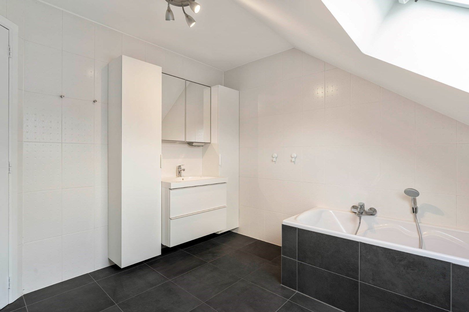 Leuk duplexappartement met drie slaapkamers, standplaats en kelderberging foto 4