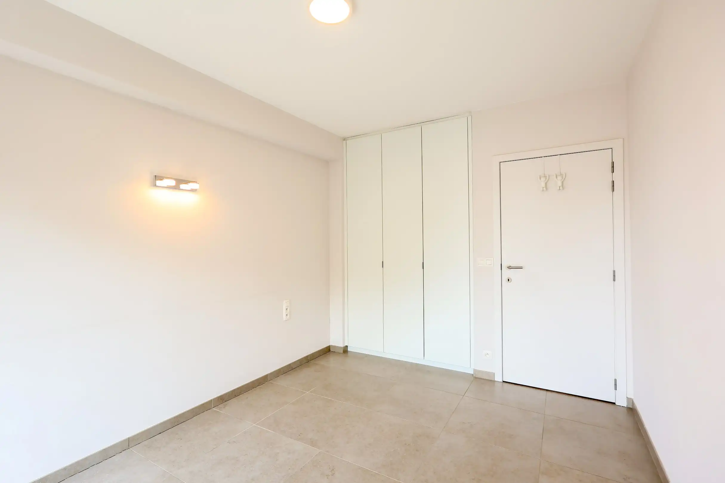 Instapklaar appartement met terras op toplocatie! foto 12
