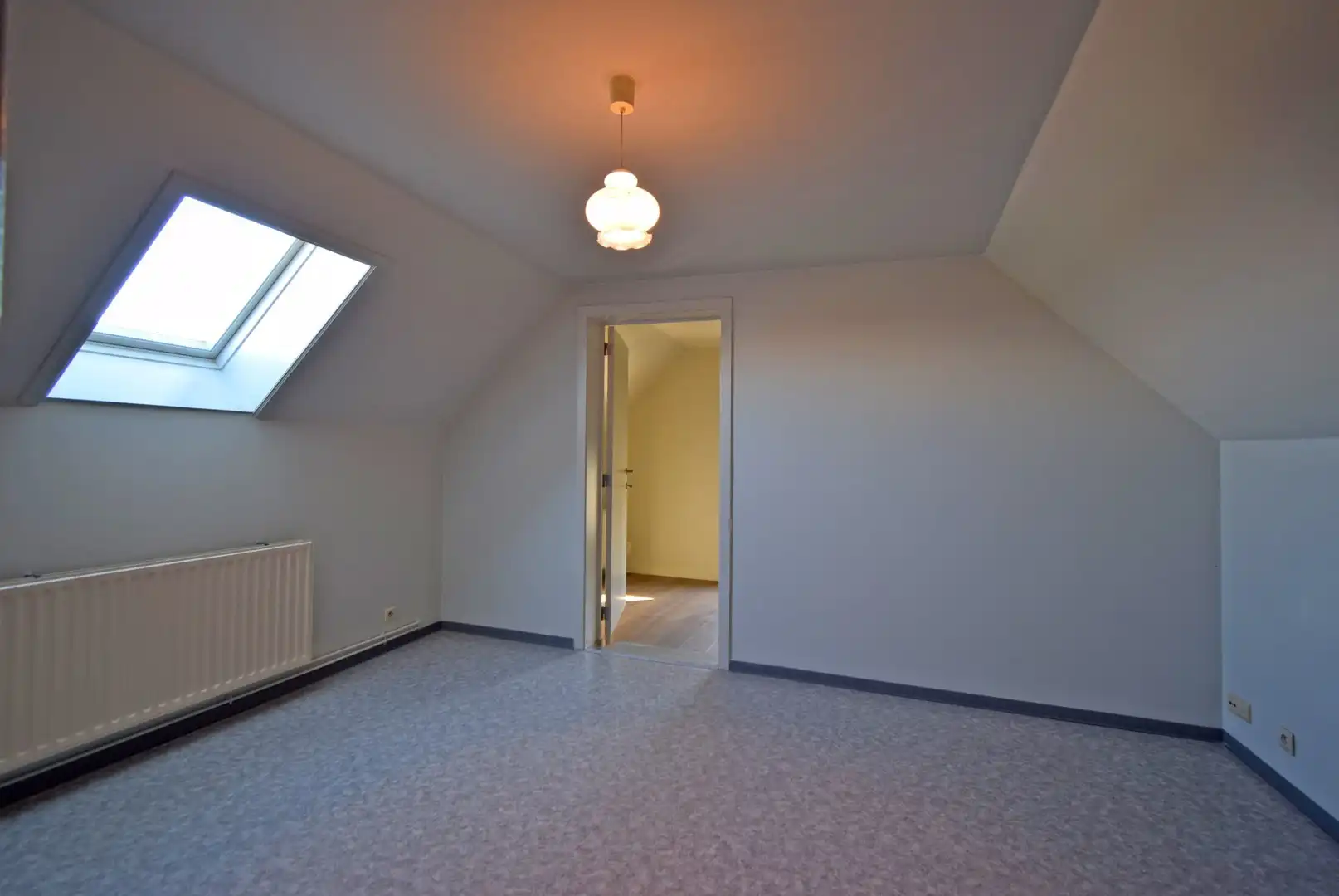 COMFORTABELE WONING MET GARAGE EN GROTE TUIN foto 6