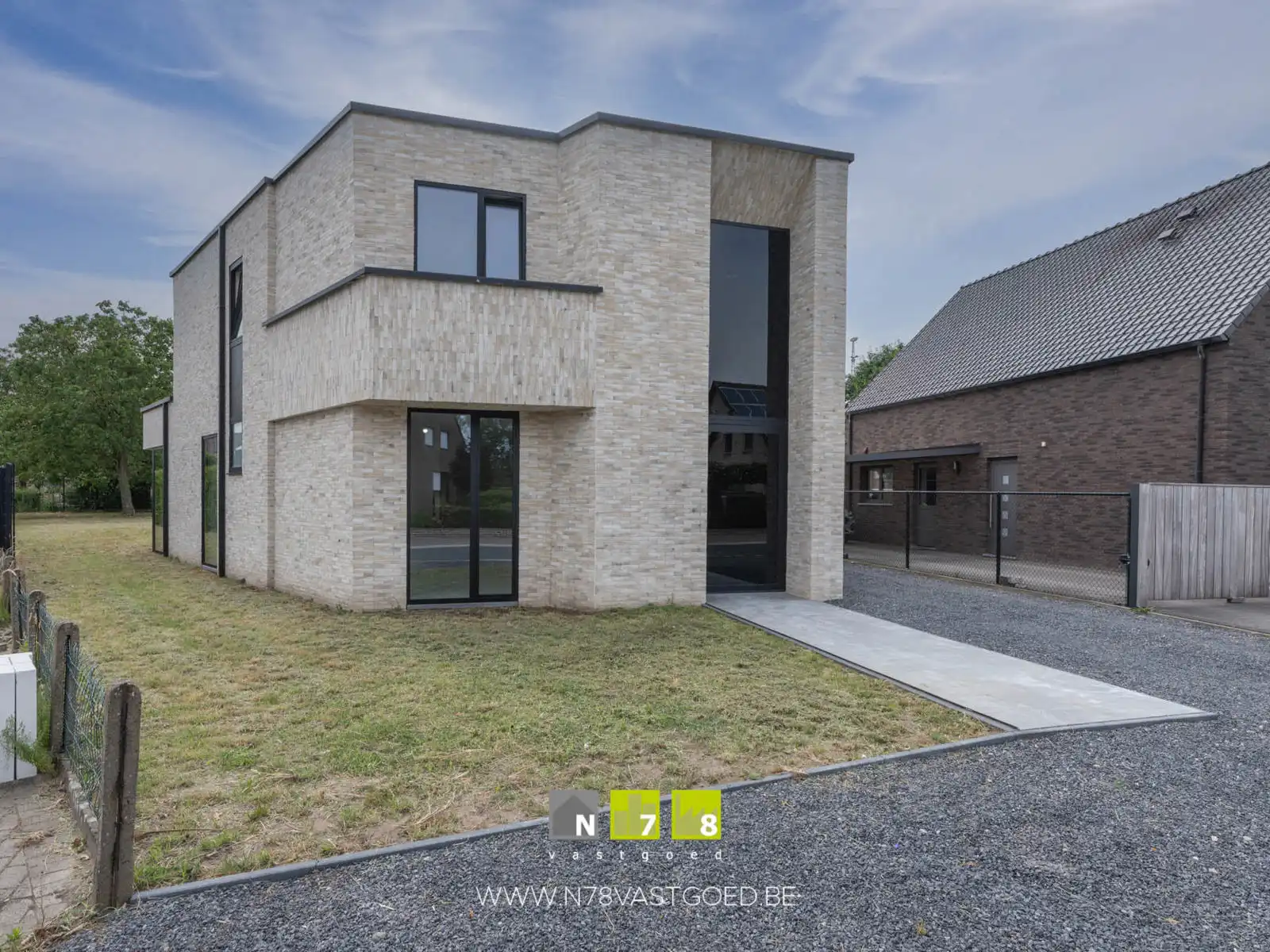 Huis te koop foto {{pictureIndex}}