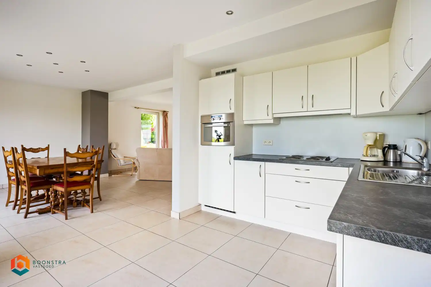Instapklare woning met 4 slpkrs op perceel van 1122m² in regio Waimes foto 7