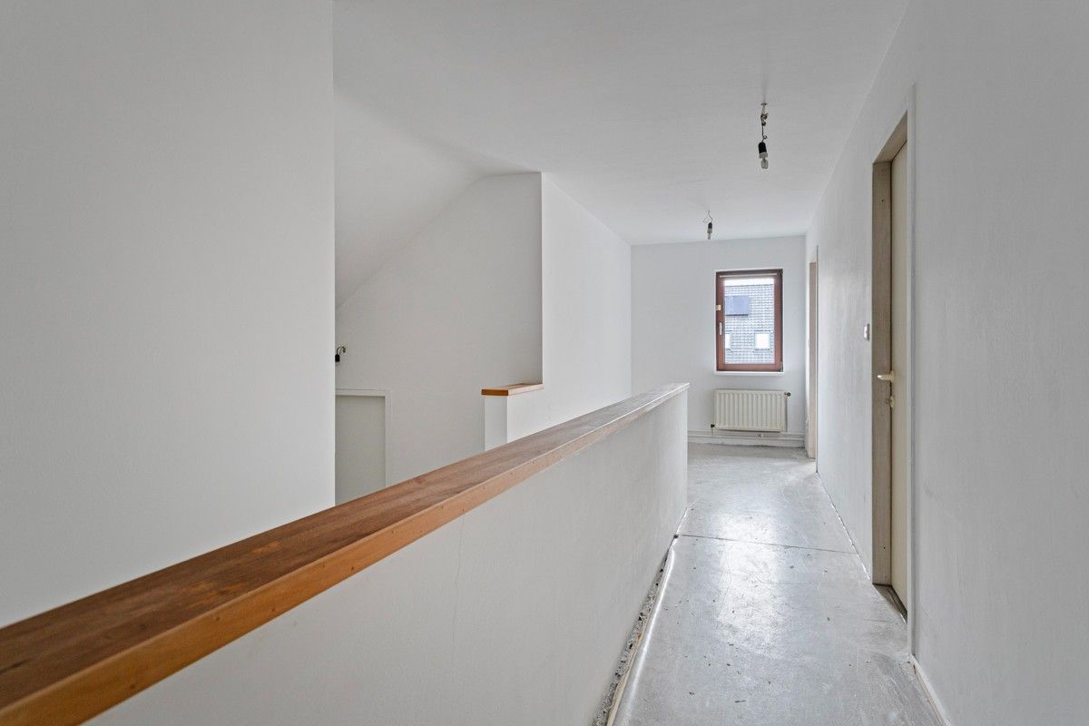 Ruime woning met thuiskantoor te Lendelede foto 13