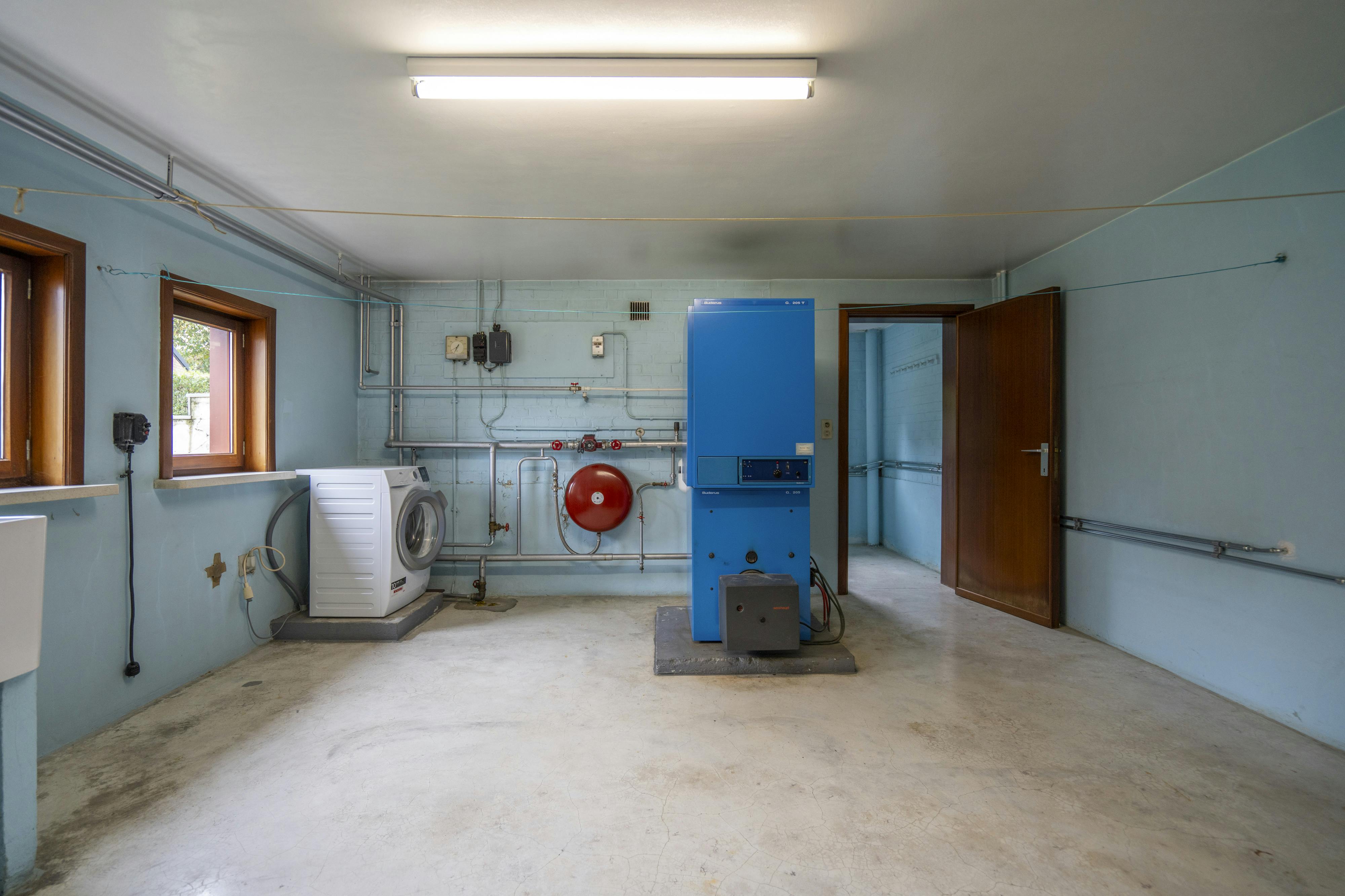 Ruim te renoveren huis te koop in Harelbeke  foto 19