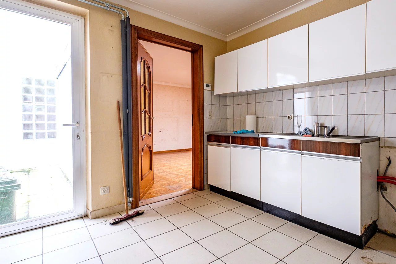 Te renoveren handelsruimte met woonst op toplocatie foto 7