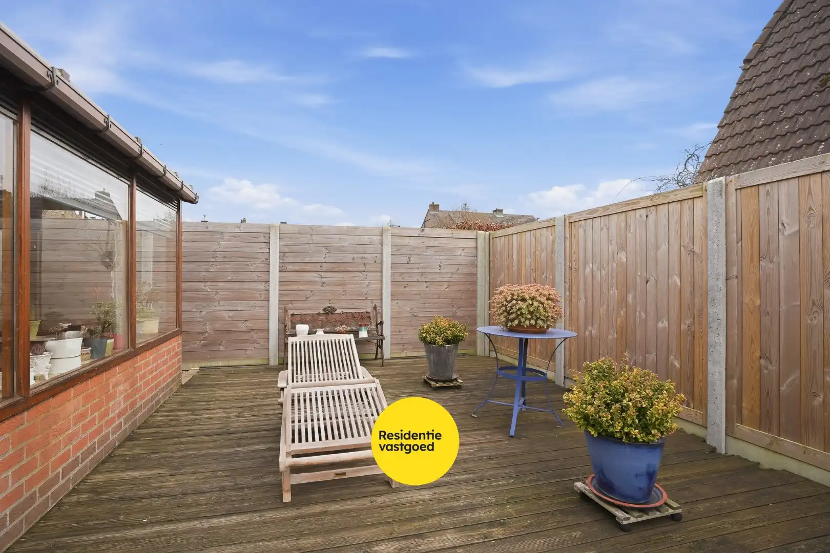 Alleenstaande bungalow met garage en tuin  op 684 m² foto 16