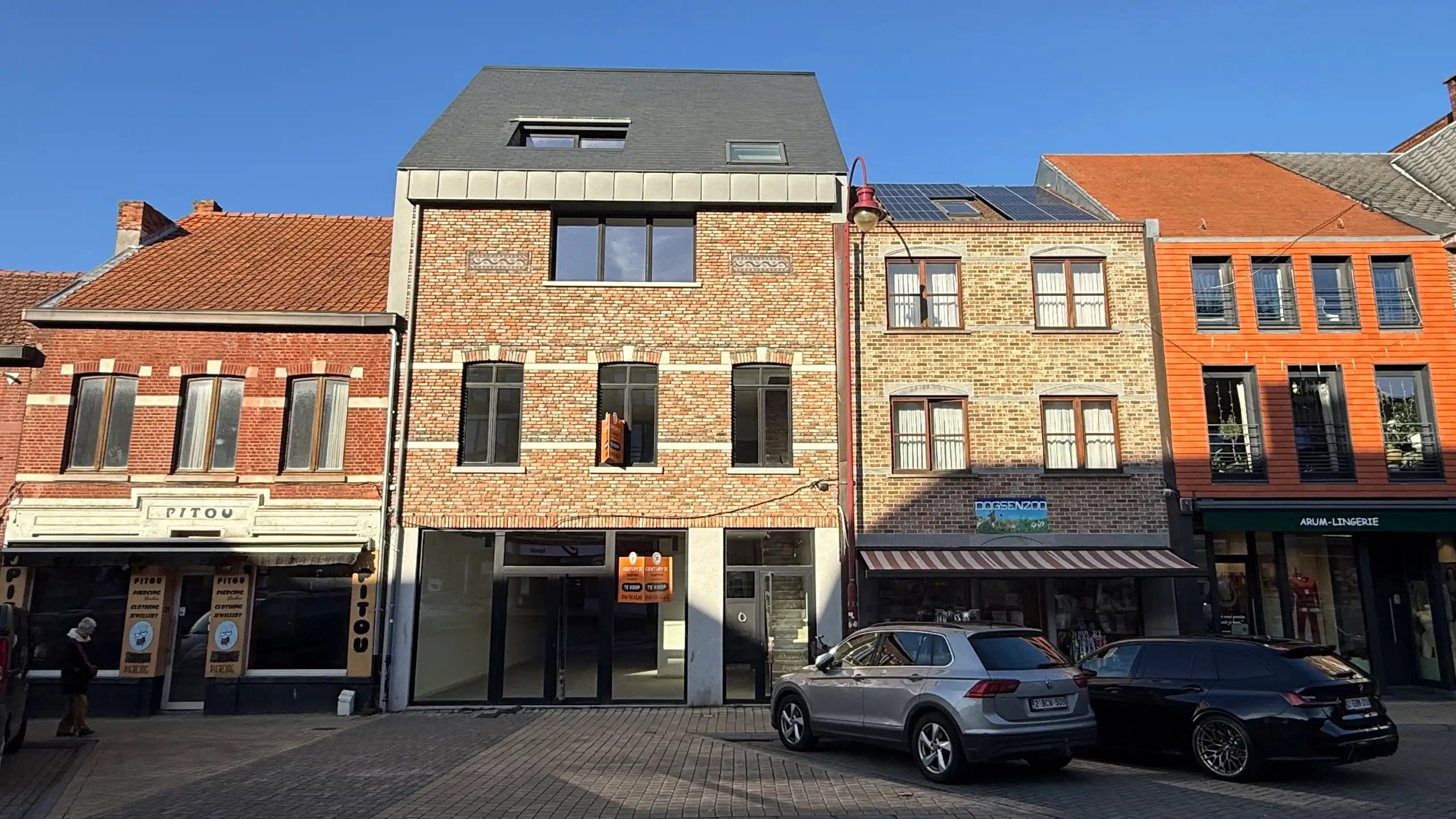 Handelspand met twee appartementen foto {{pictureIndex}}
