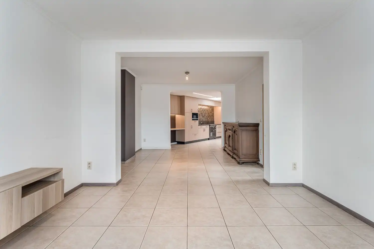 Instapklare, gerenoveerde halfopen bebouwing met 3 slaapkamers op ruim perceel in Sint-Truiden foto 2