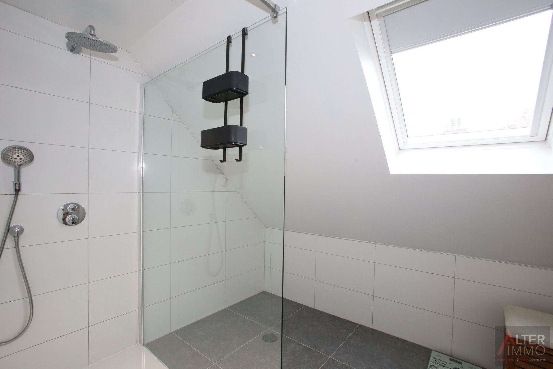 VERKOCHT! Instapklaar, gerenoveerd landhuis (205m2 NBO) met 3 slaapkamers, inpandige garage, zonnepanelen en een uitstekend EPC op een perceel van 8a 16ca - uitstekende ligging vlakbij Zolder centrum. foto 22