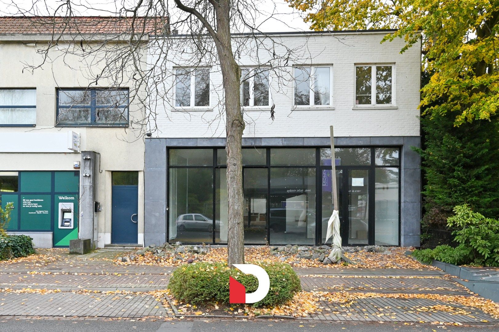 Gerenoveerd handelspand / winkelruimte op een strategische locatie te Assebroek. foto 3