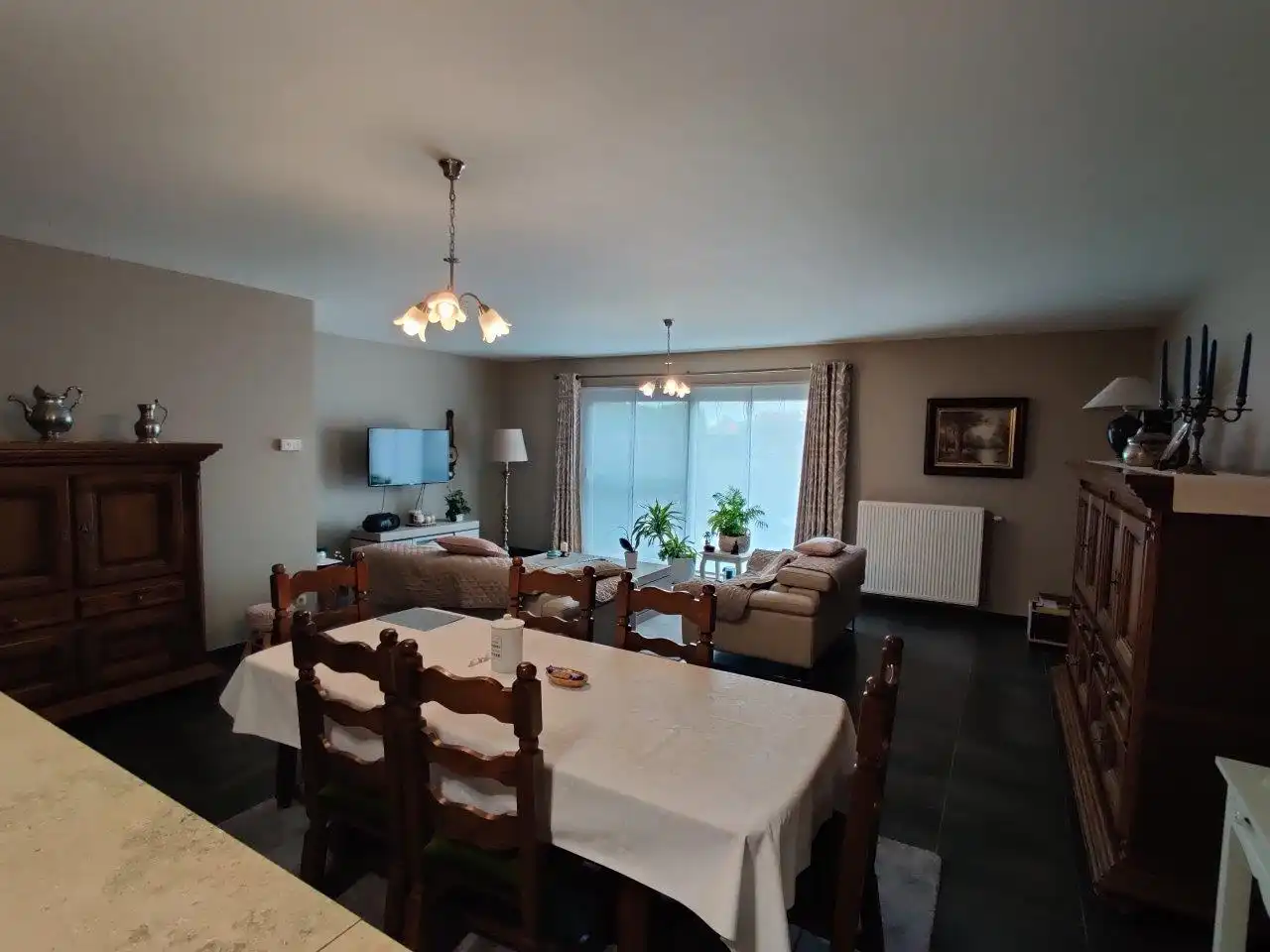 Ruim gelijkvloersappartement met 2 slaapkamers foto 4