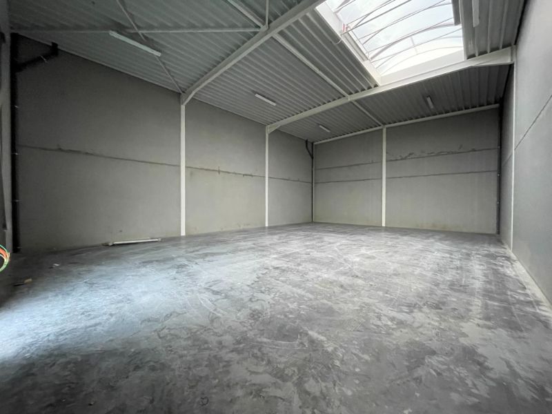 Nieuwbouw magazijnruimte te huur op toplocatie, vlakbij het "EI Kortrijk". foto 2