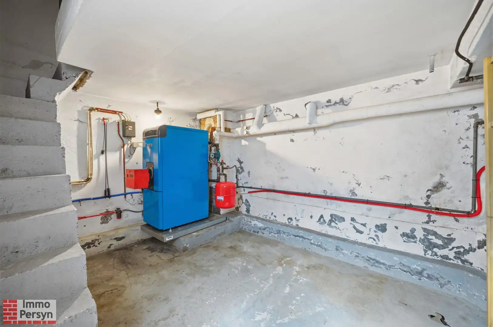 Karaktervolle renovatiewoning met achteruitweg te Messelbroek foto 17