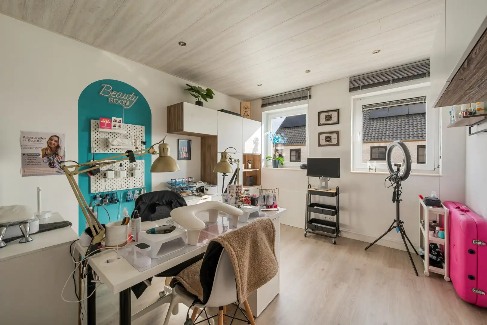 Instapklare, open woning met 4 slaapkamers en dressing, 2 garages en zonnige tuin in Menen foto 9