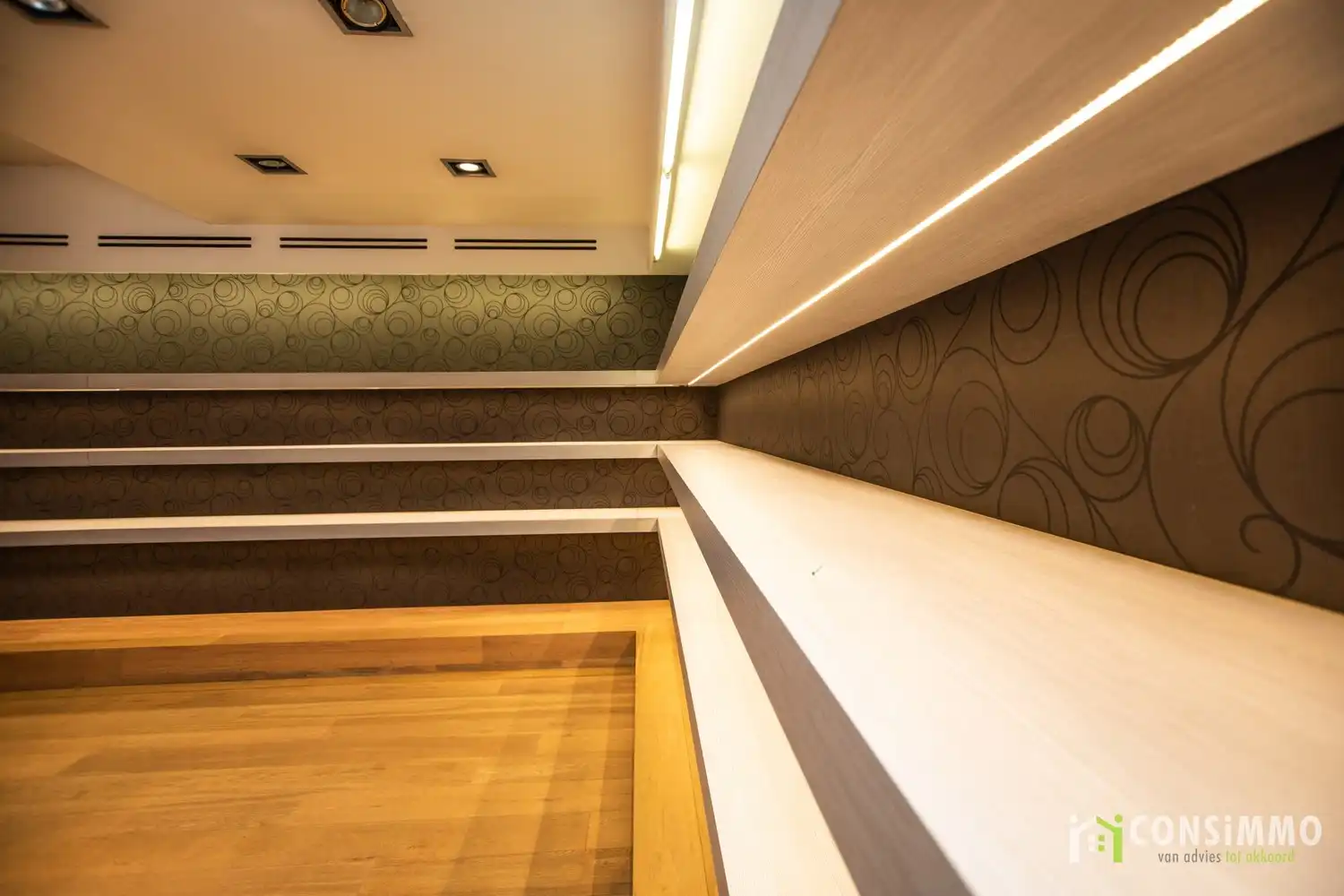 Handelspand/kantoorruimte van 325m² in Genk-Centrum! foto 11