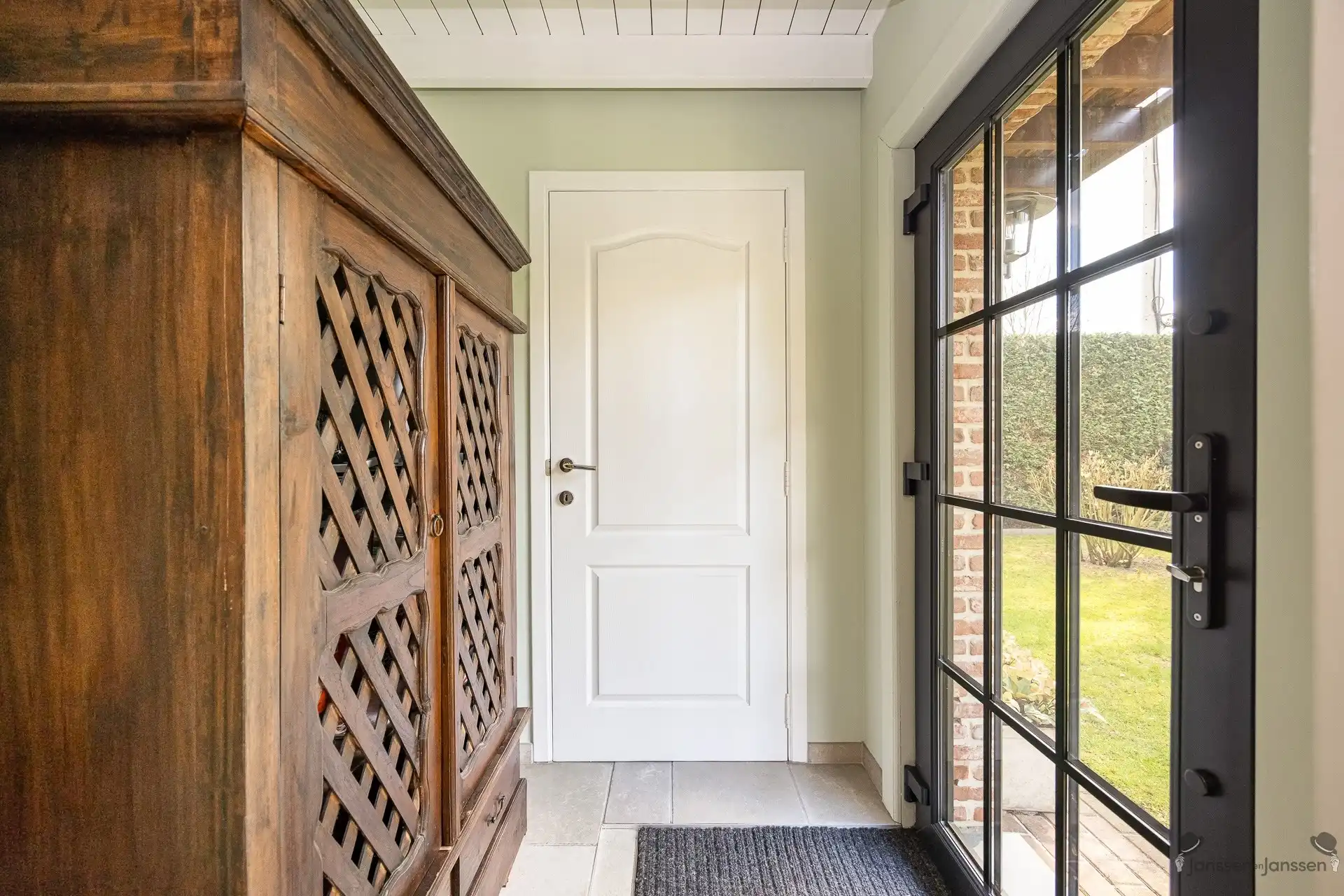 Instapklare woning met verzorgde tuin op een perceel van 810 m² foto 4