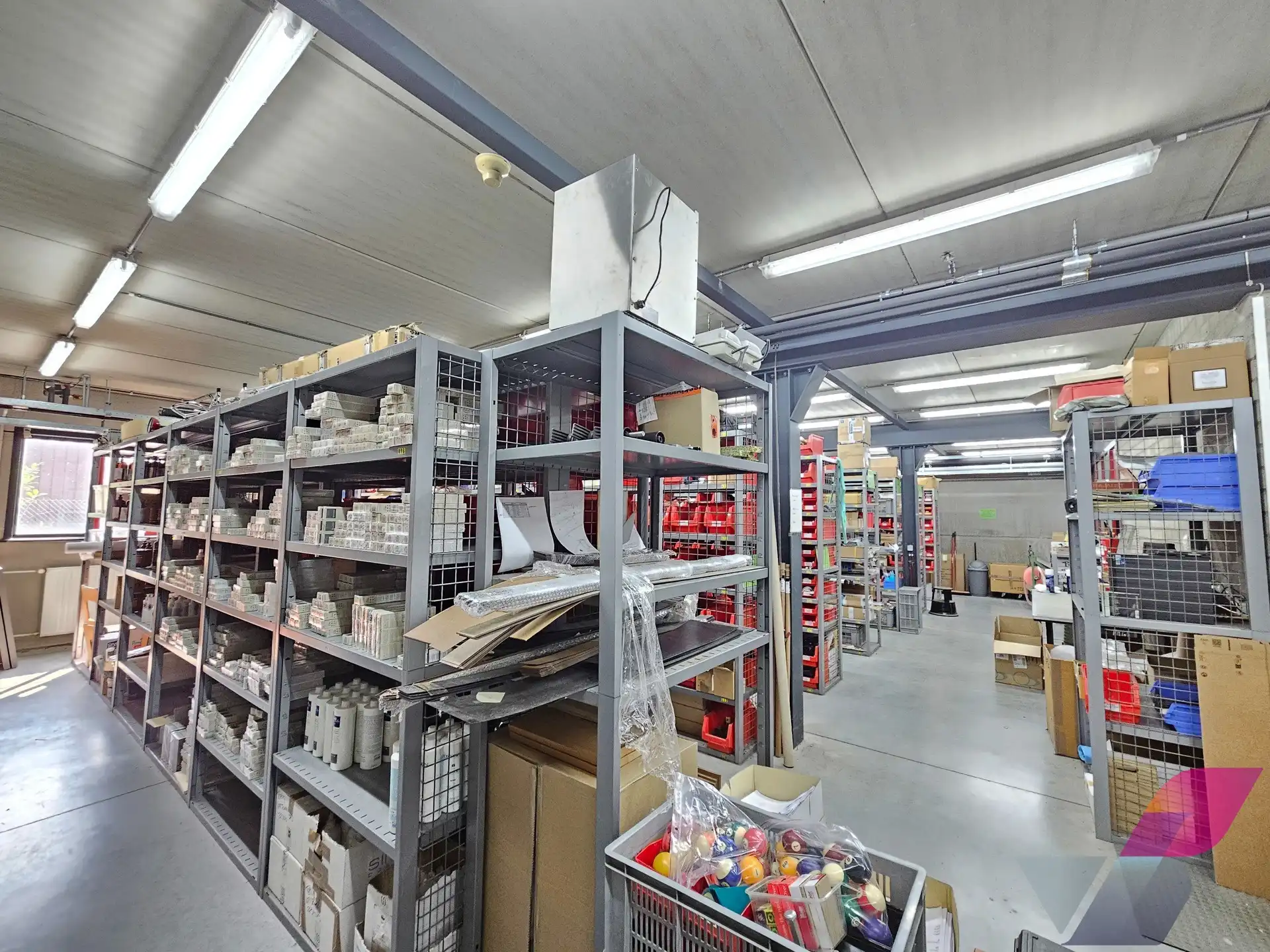 SEMI-INDUSTRIEEL GEBOUW OP ZICHTLOCATIE foto 13