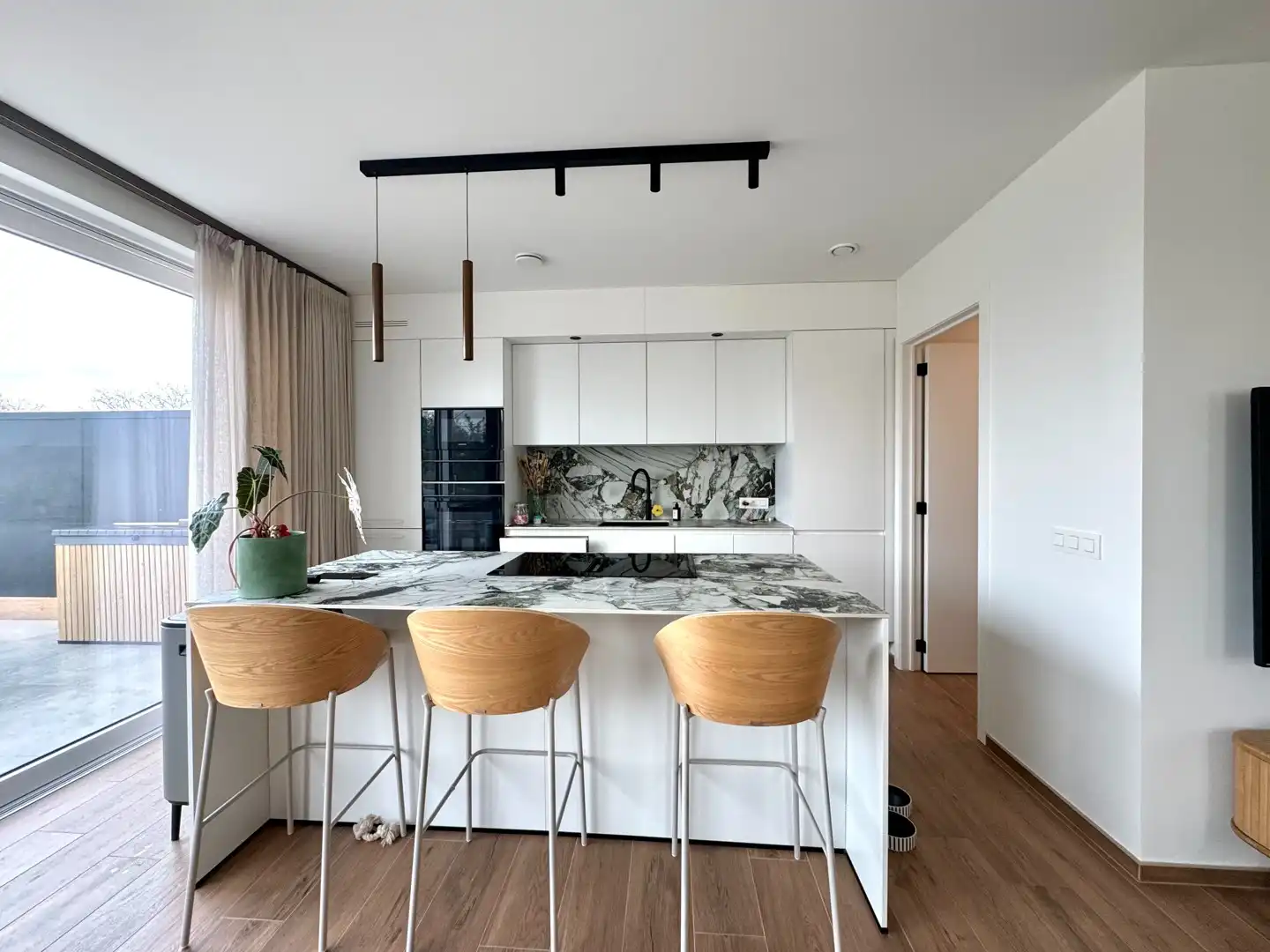 Luxe gelijkvloers appartement met 2 slaapkamers én tuin te huur foto 8