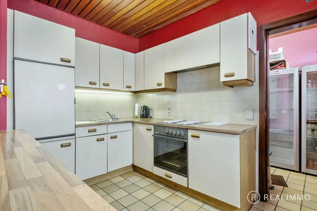 Polyvalente handelsruimte met ruime parking foto 8