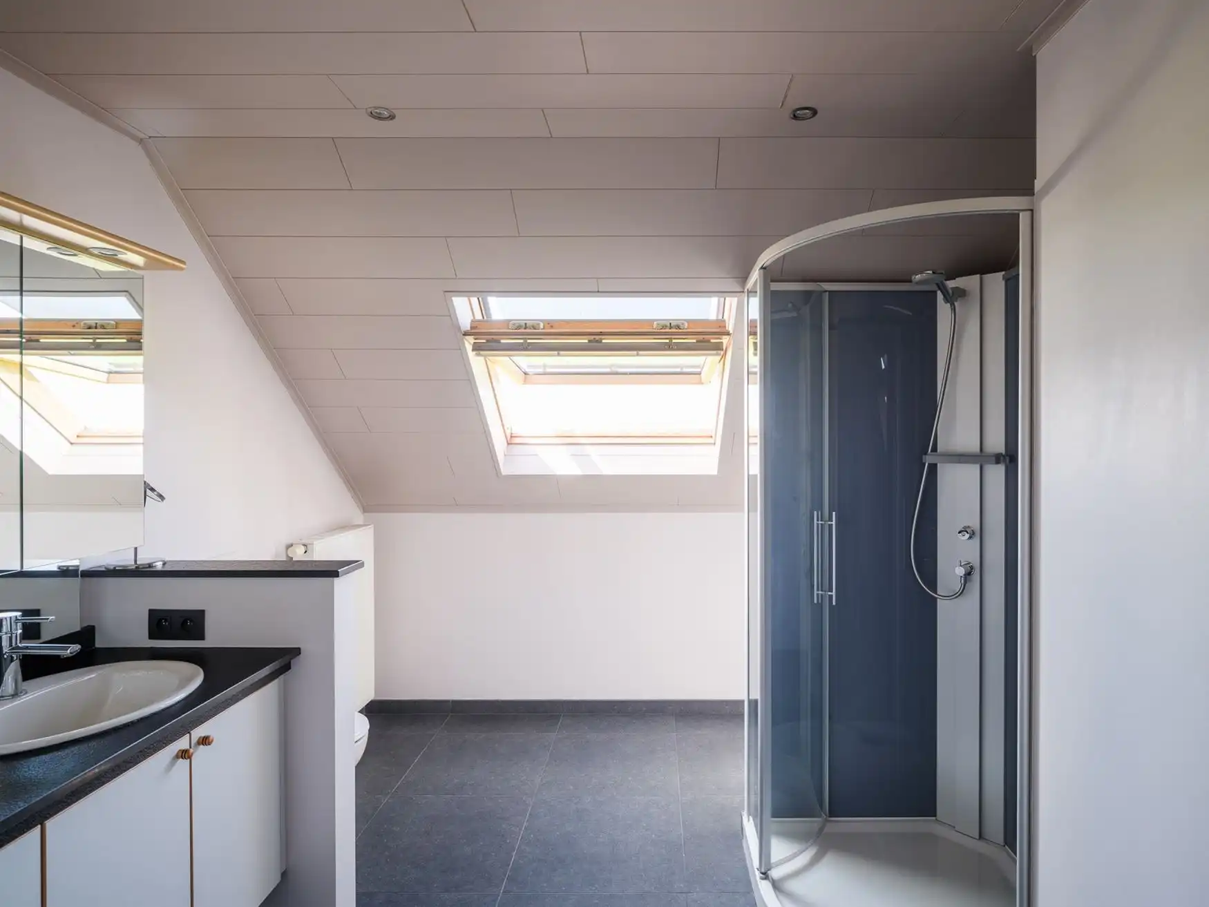 Exclusieve farmhouse te midden van de velden in Drongen foto 14