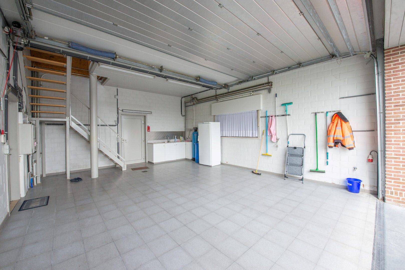 Instapklare woning met 40m2 garage & handelzaak/kantoor van 90m2 foto 19