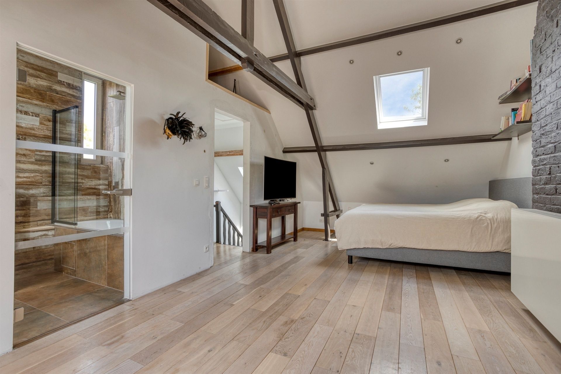 Gerenoveerde woning met 3 kamers en ZW-gerichte tuin foto 20