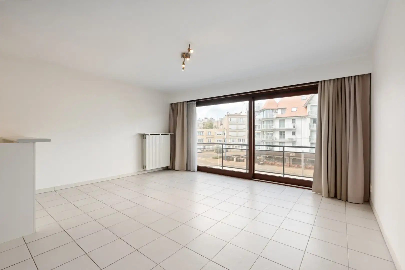 ZONGERICHT WOONAPPARTEMENT OP 100 METER VAN DE ZEEDIJK foto 2