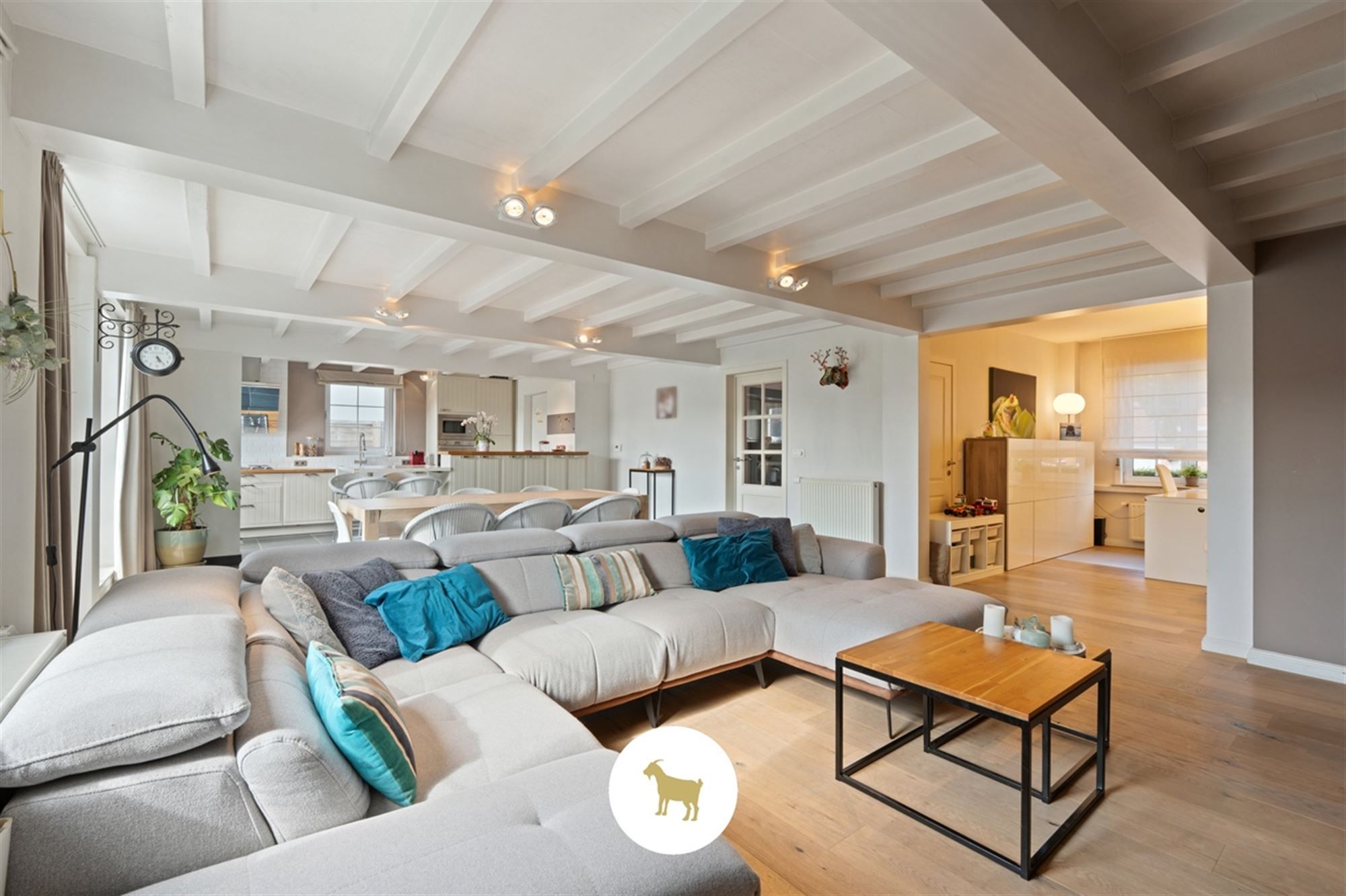 Ruime, INSTAPKLARE OPEN BEBOUWING met 3 SLAAPKAMERS, BUREAU en losstaande GARAGE op een PERCEEL van 1.180m² foto 6
