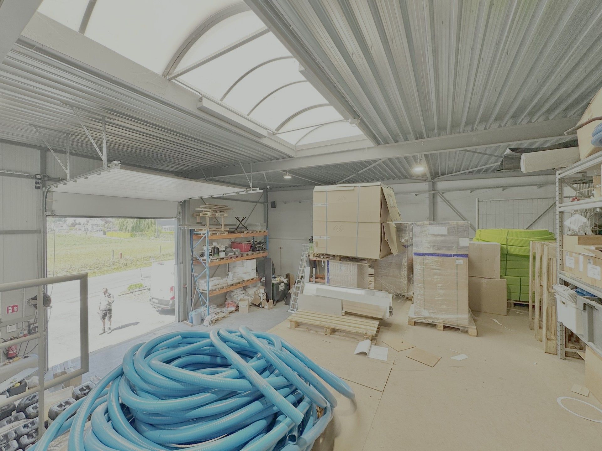 MAGAZIJN MET BURELEN/ SHOWROOM foto 13