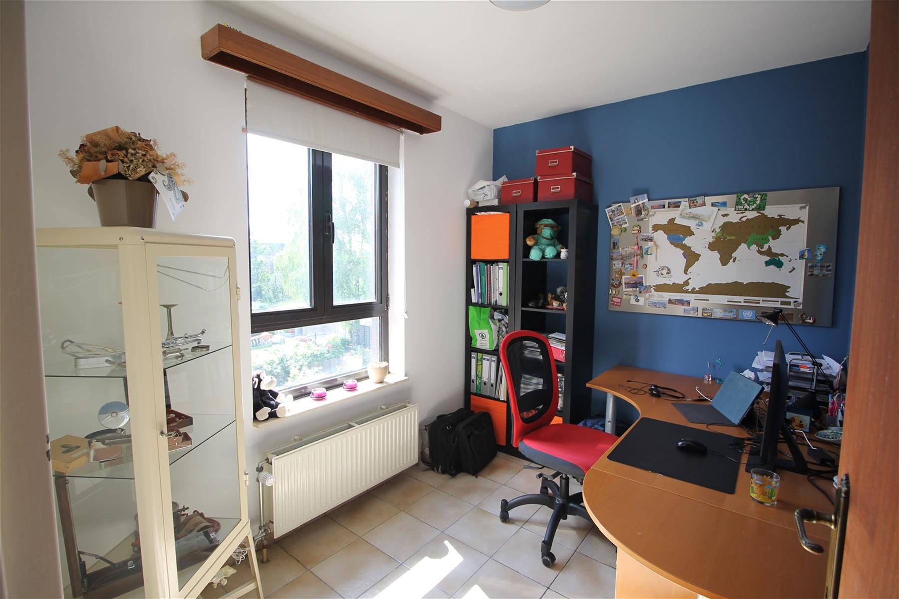 Appartement met terras en garage. foto 8