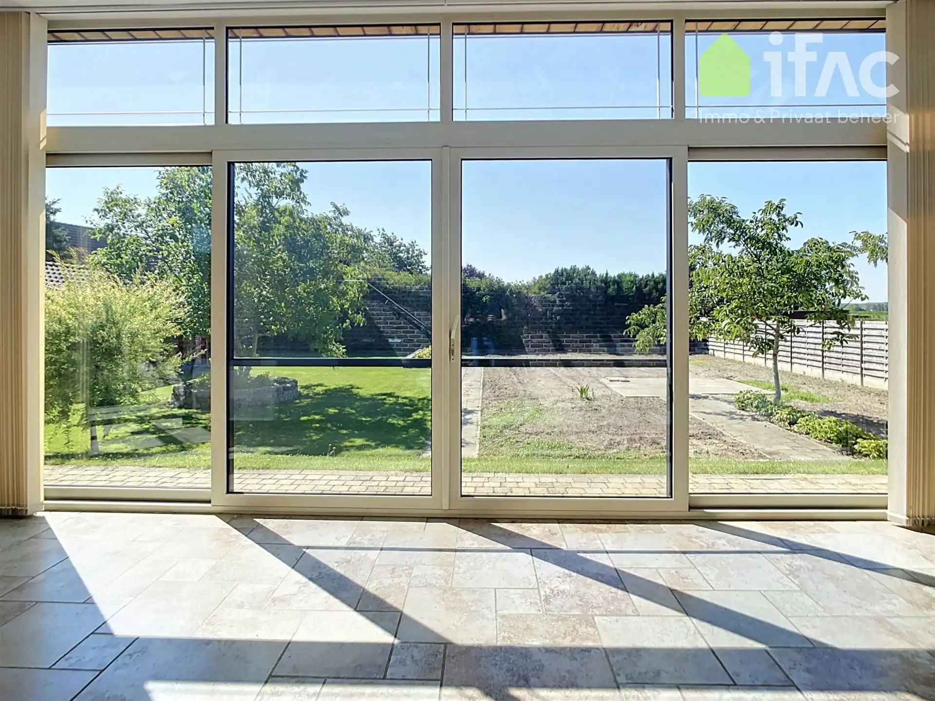 Heel ruime woning met 4 slpks, leefveranda, 54 zonnepanelen foto 18