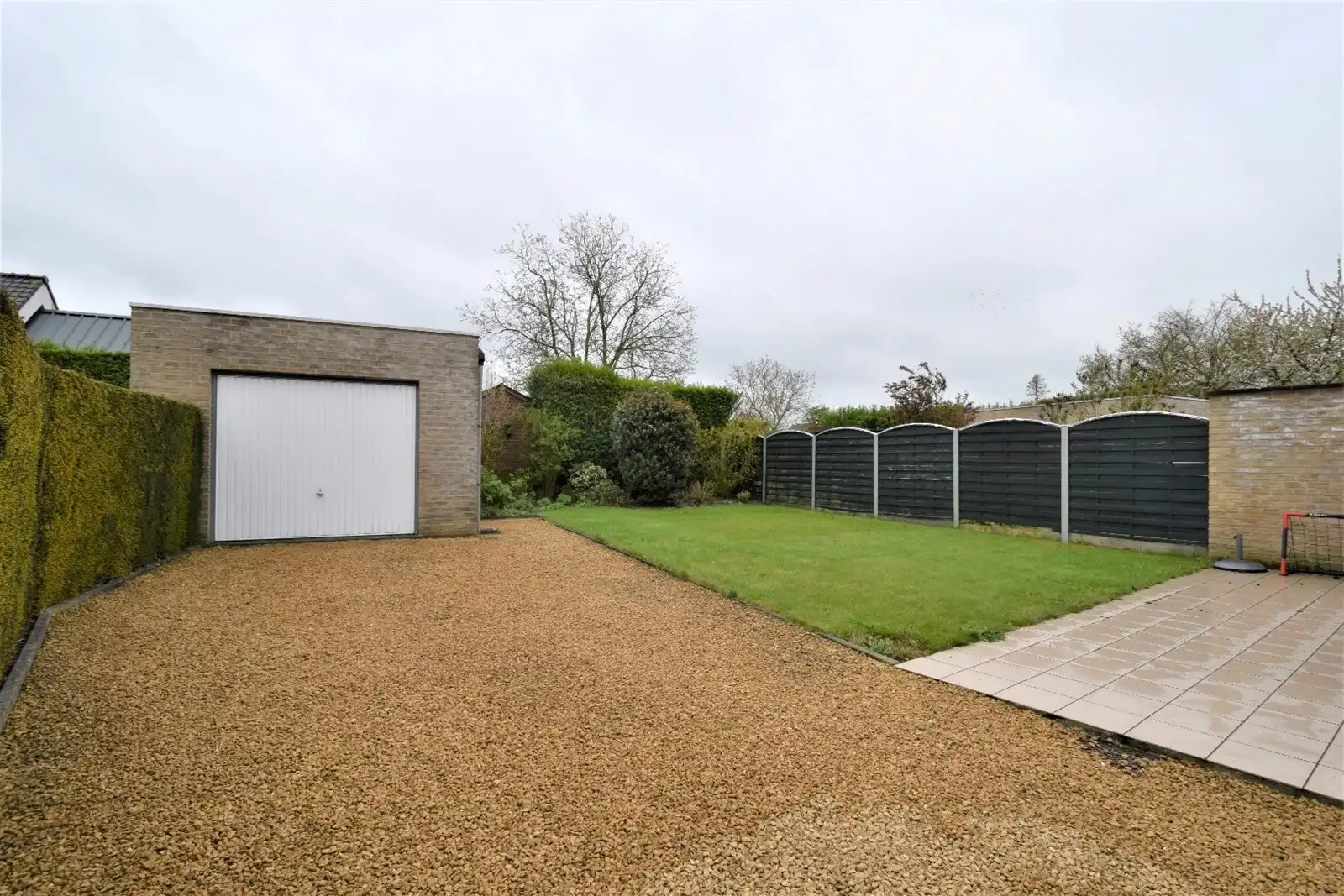 Hoekwoning met drie slaapkamers, tuin en garage foto 13