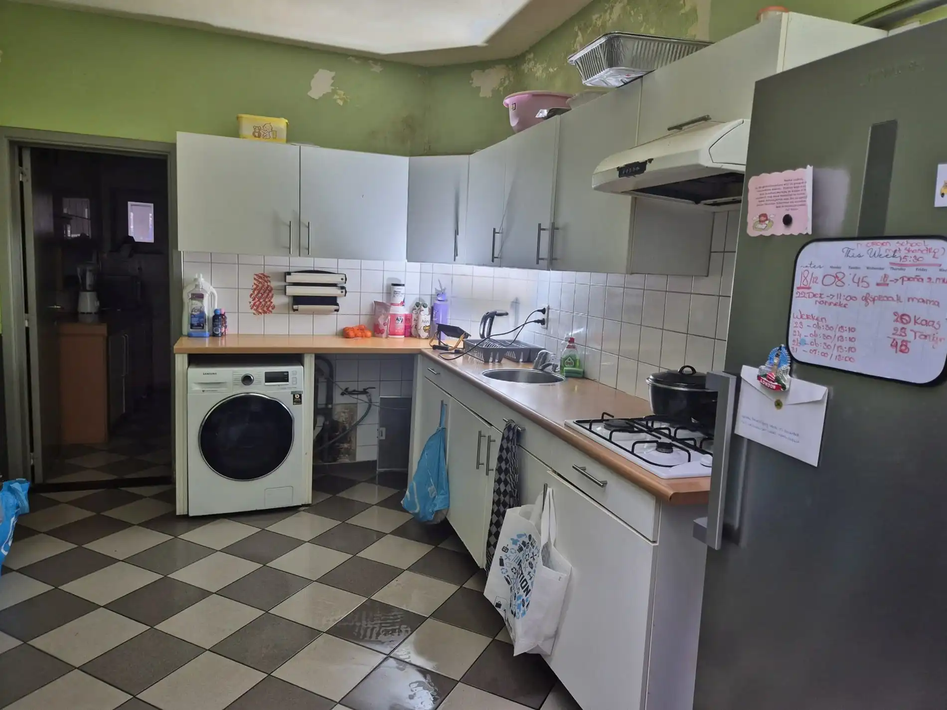 Handelspand met duplex appartement in het hart van Maasmechelen foto 8