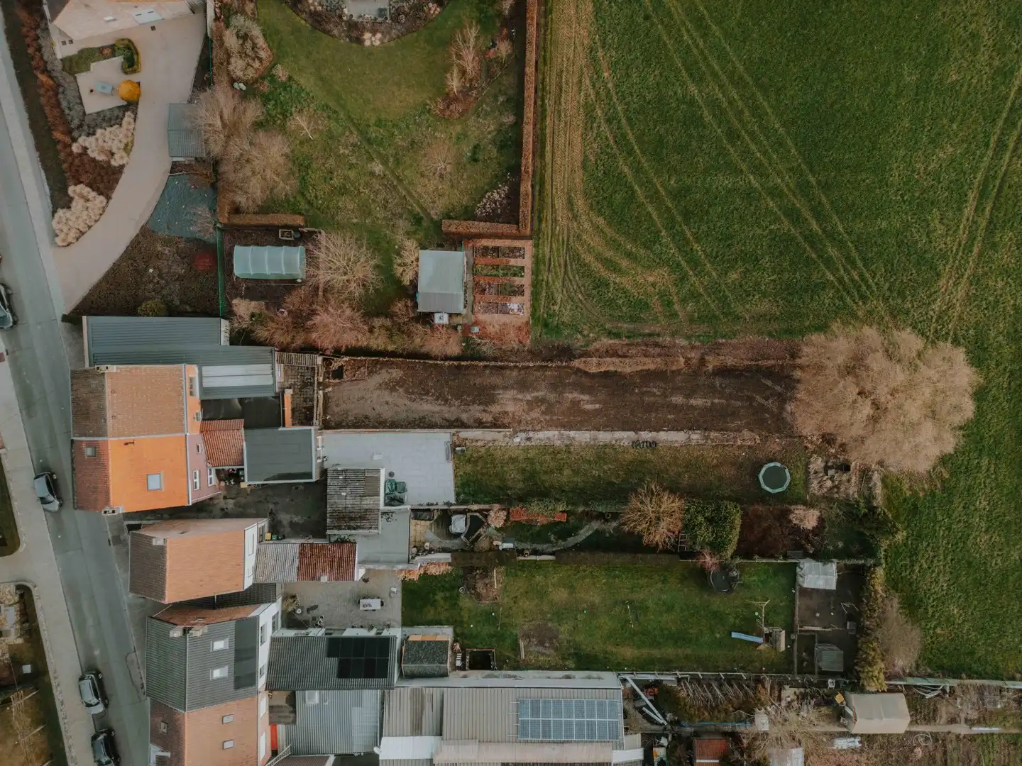 Woning in het centrum met loods of magazijn foto 4