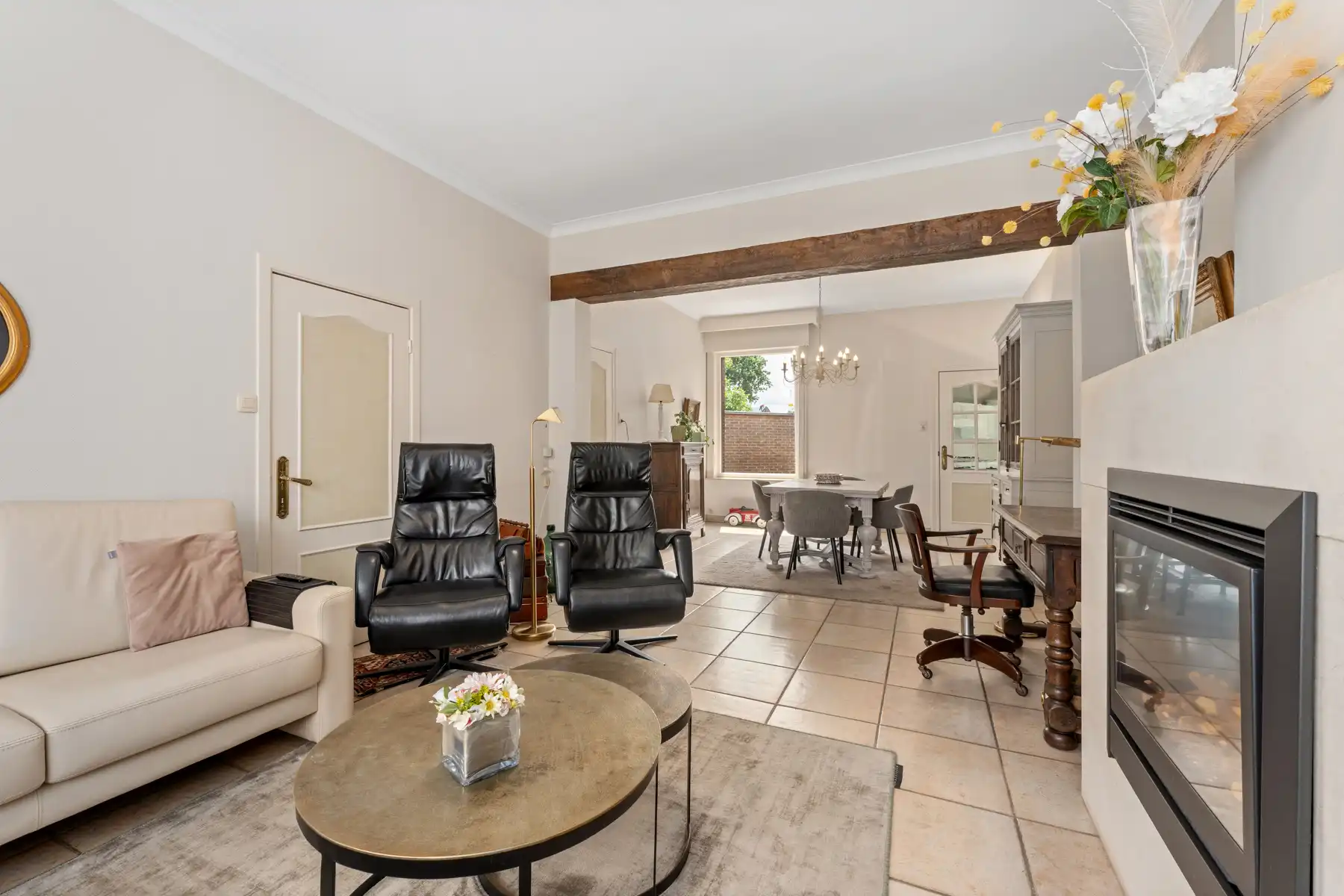 Ruime polyvalente woning met bureel en dubbele garage foto 6