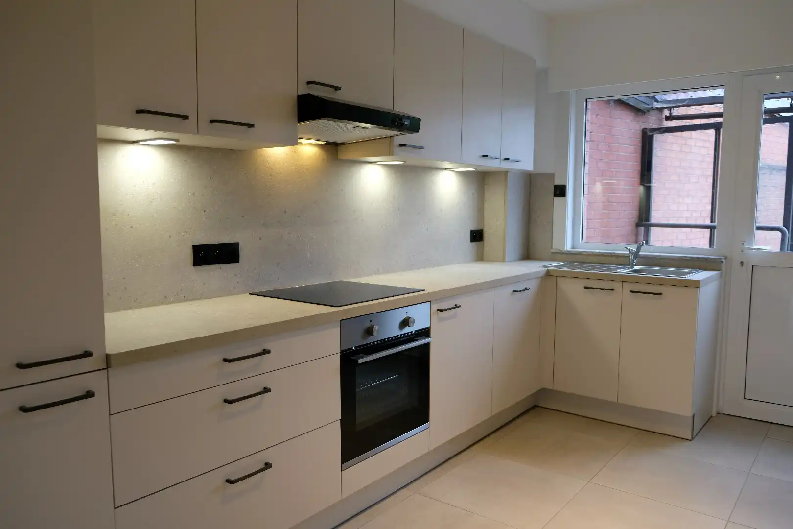 Gerenoveerd appartement met 2 slaapkamers, terras en tuin centrum Brakel foto 6