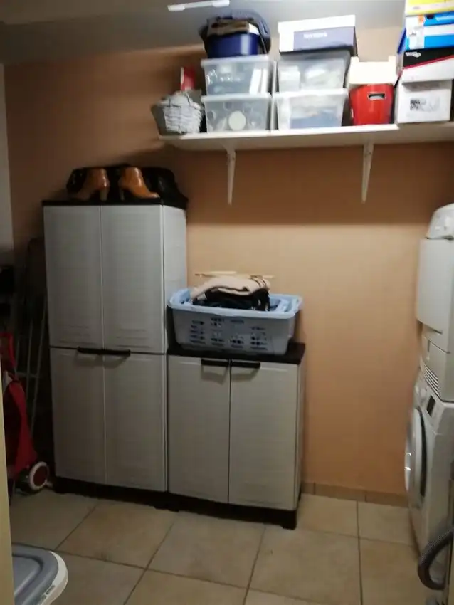 Verzorgd gelijkvloers app. met 2 slpk., terras en garage foto 11