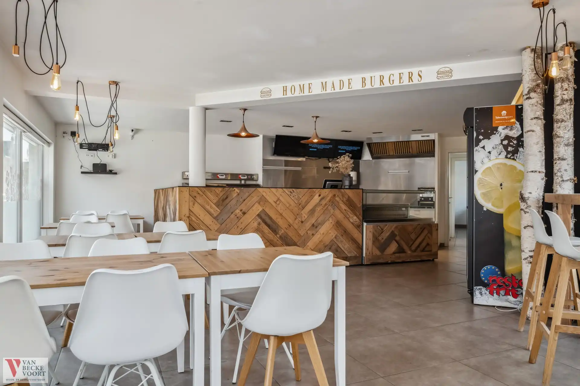 Handelspand op hoekligging met garage foto 3