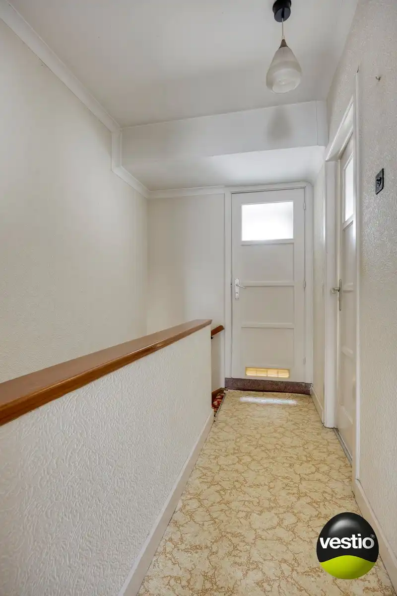 Te renoveren, charmante half open bebouwing met garage in de Banneuxwijk foto 12