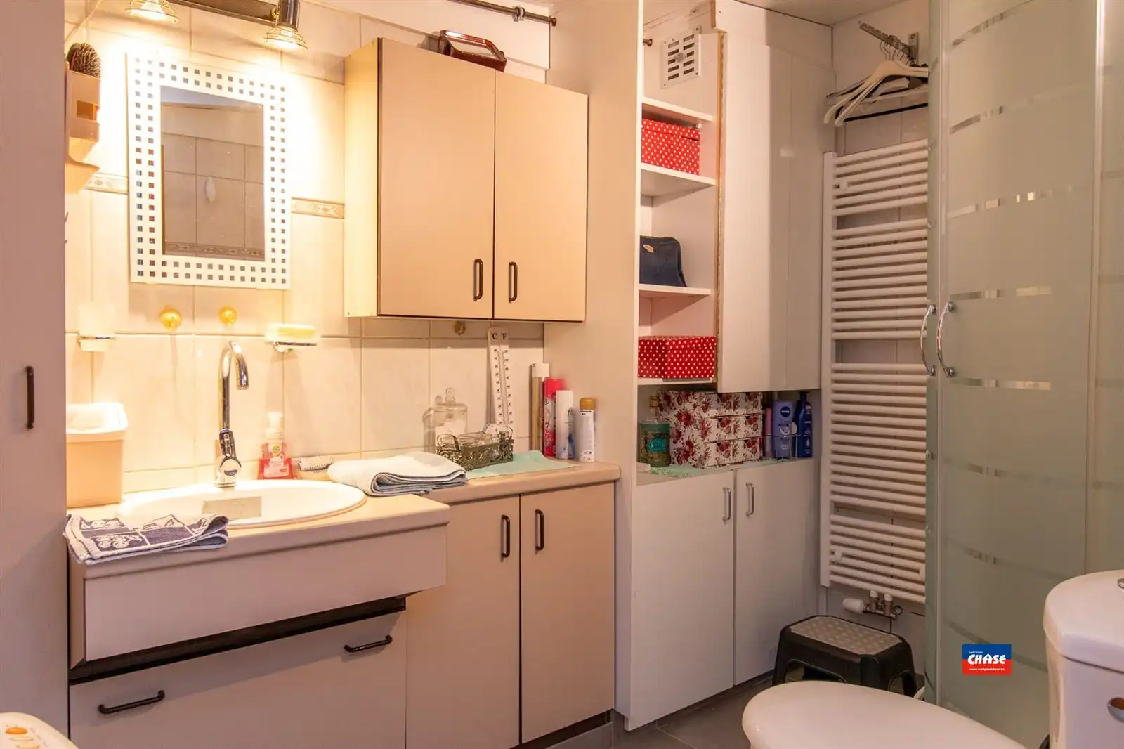 Op te frissen rijwoning met 4 slaapkamers op een rustige locatie foto 8