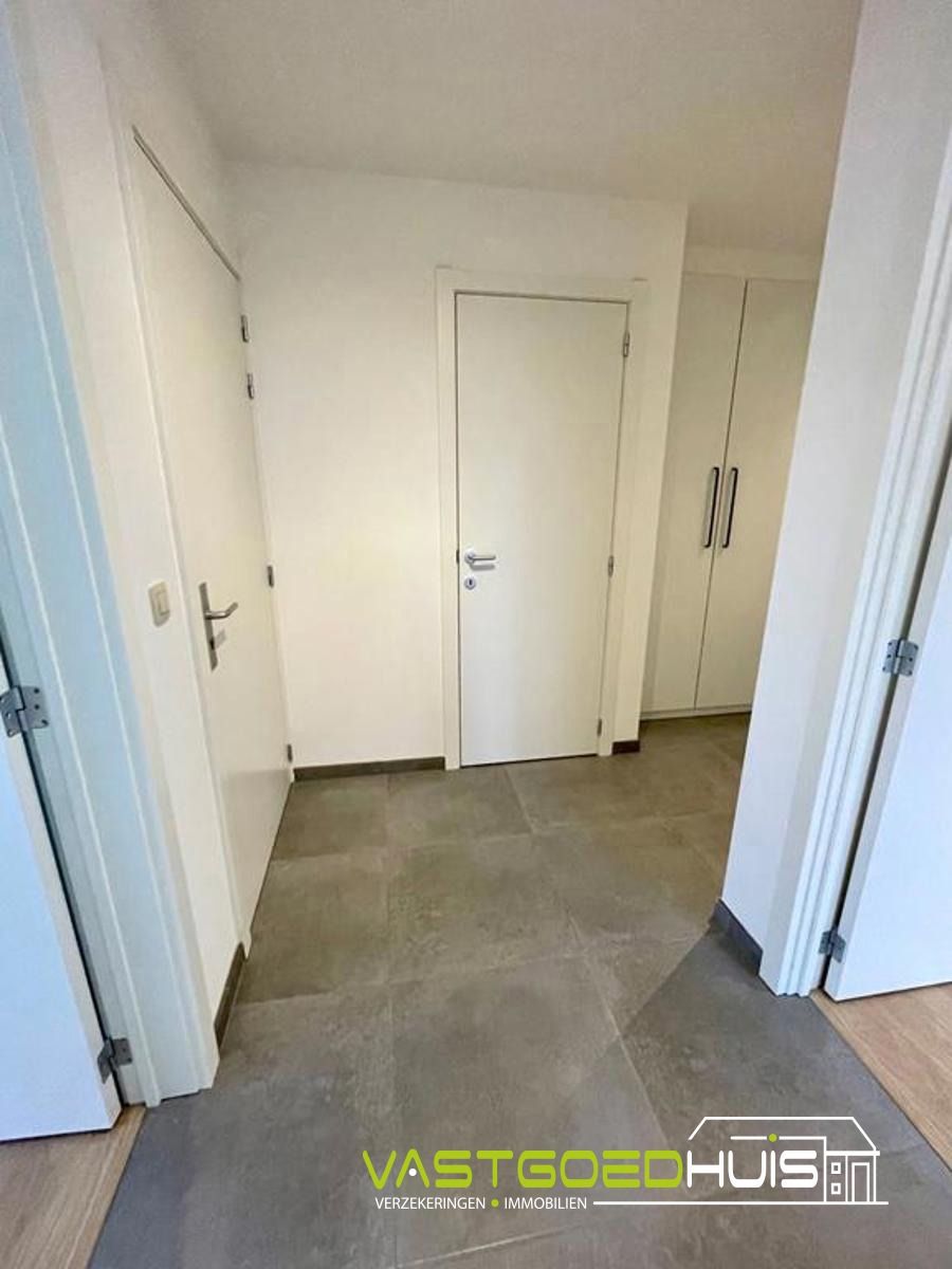 Appartement met 2 slaapkamers, terras en autostaanplaats! foto 14