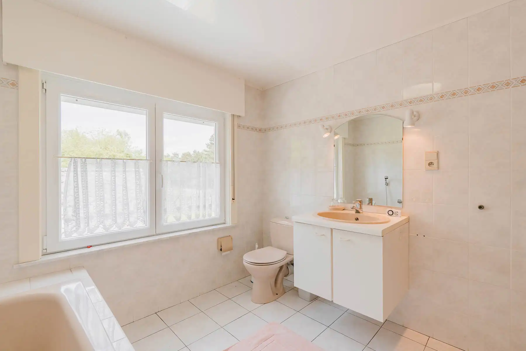 Charmante, te renoveren woning in mooie doodlopende straat foto 23