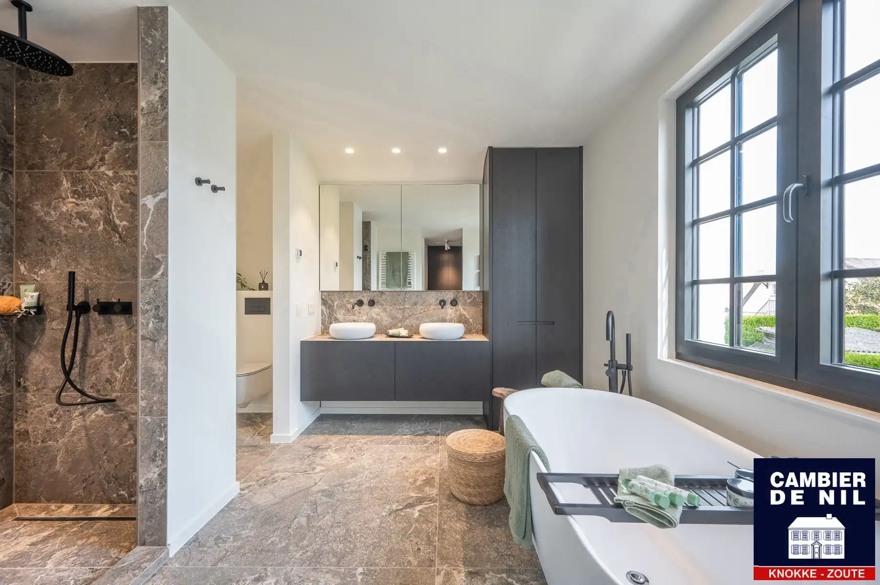 Ruime, volledig gerenoveerde villa aan de rand van het Zoute foto 29