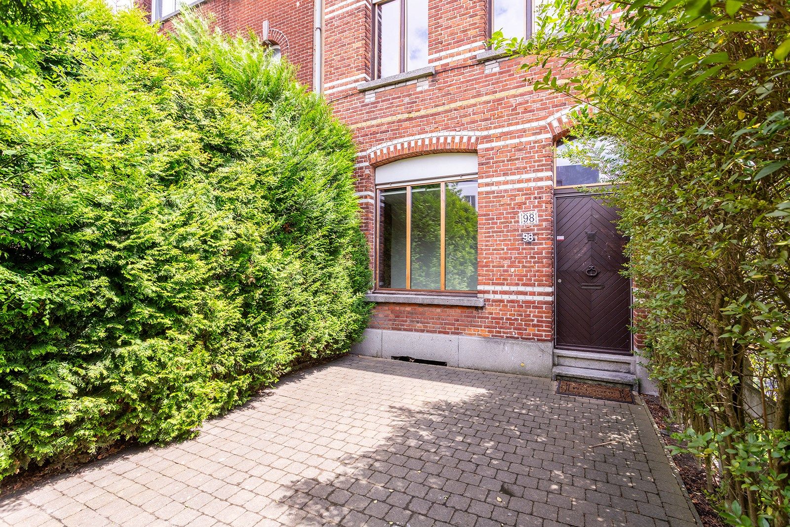 Ruime gezinswoning in het centrum van Borsbeek foto 2