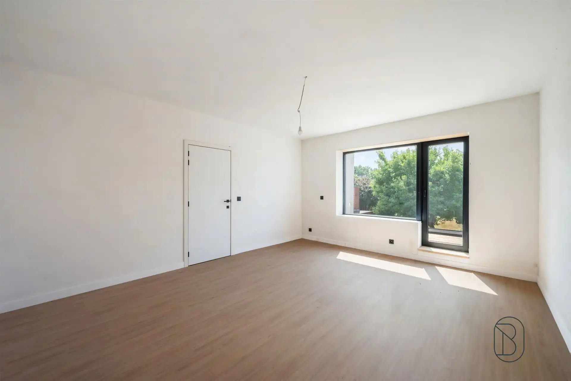 Tof gerenoveerde woning met mooie tuin, pal in het centrum! foto 14