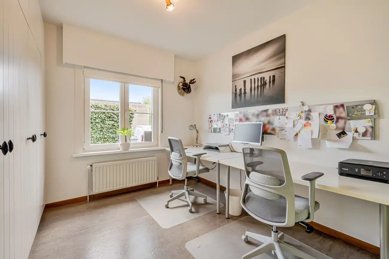 Charmante gerenoveerde woning met 5 slpks op een rustige ligging foto 12