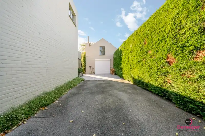 Unieke woning met handelsruimte en opslagplaats op 817m² – stijlvol wonen en werken combineren! foto 20