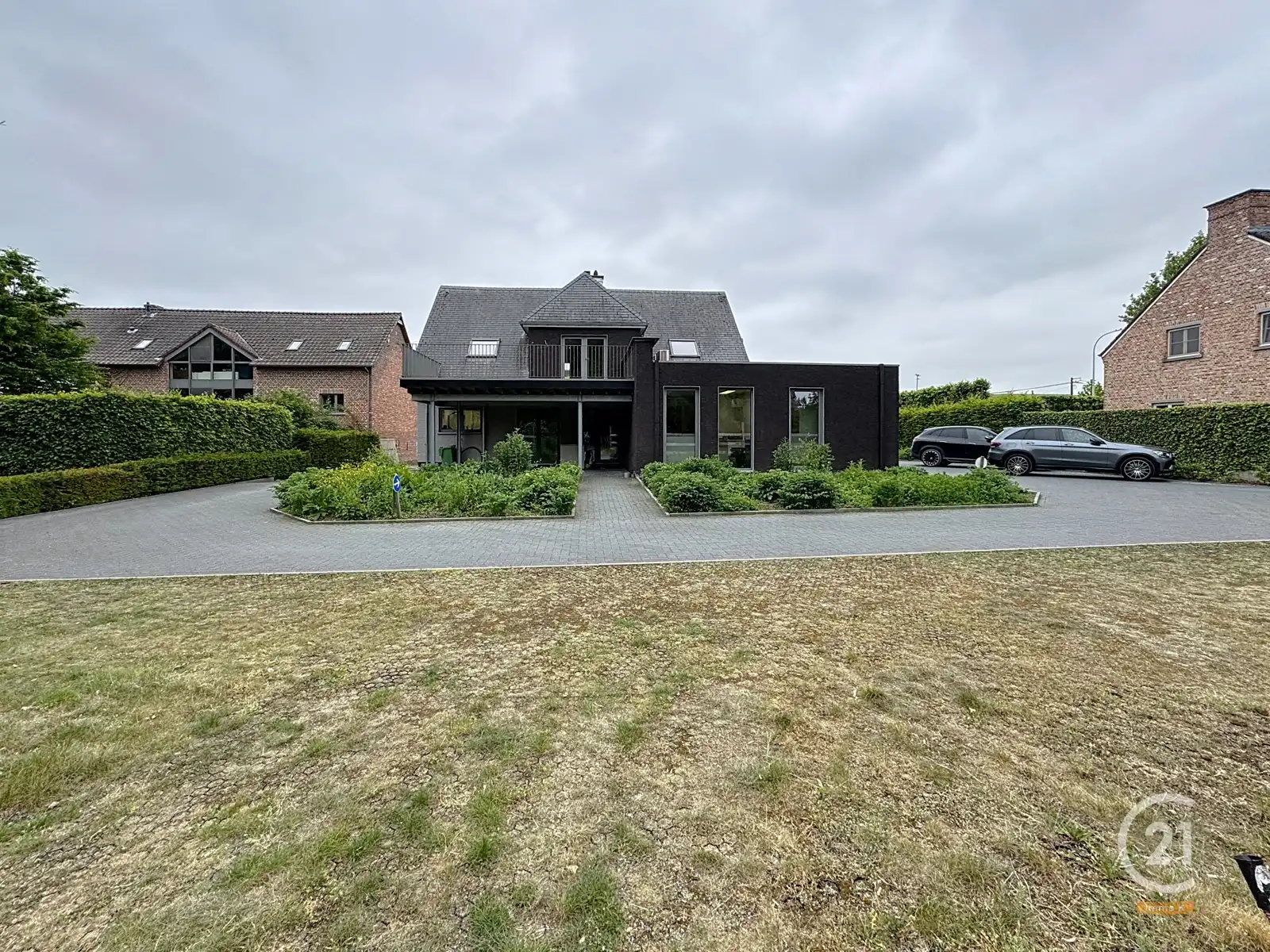 Volledig gerenoveerd (handels)huis met woonst op toplocatie! foto 20