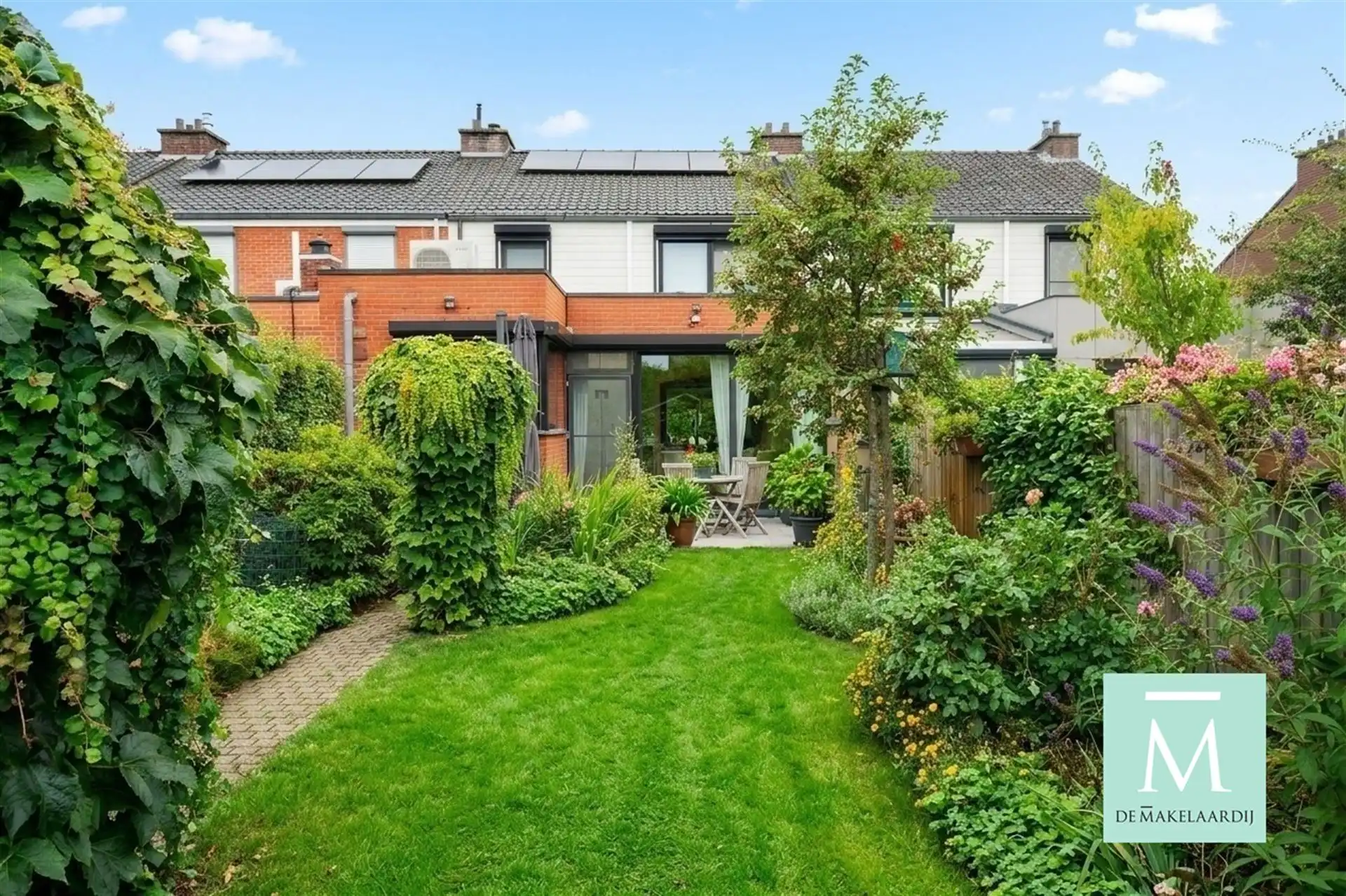 Volledig gerenoveerde woning met aangename tuin  foto 2