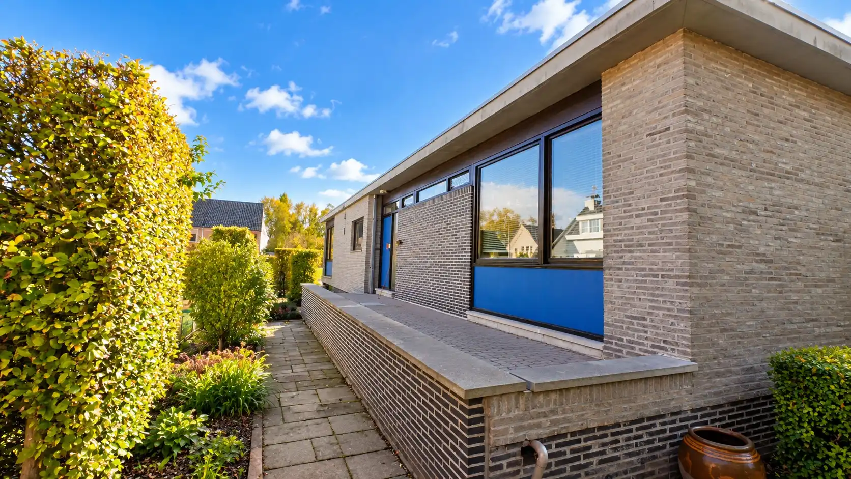 Ruime vrijstaande woning met prachtige tuin, zonnig terras en inpandige garage te Waasmunsterse Steenweg – Sint-Niklaas, richting Waasmunster foto 2