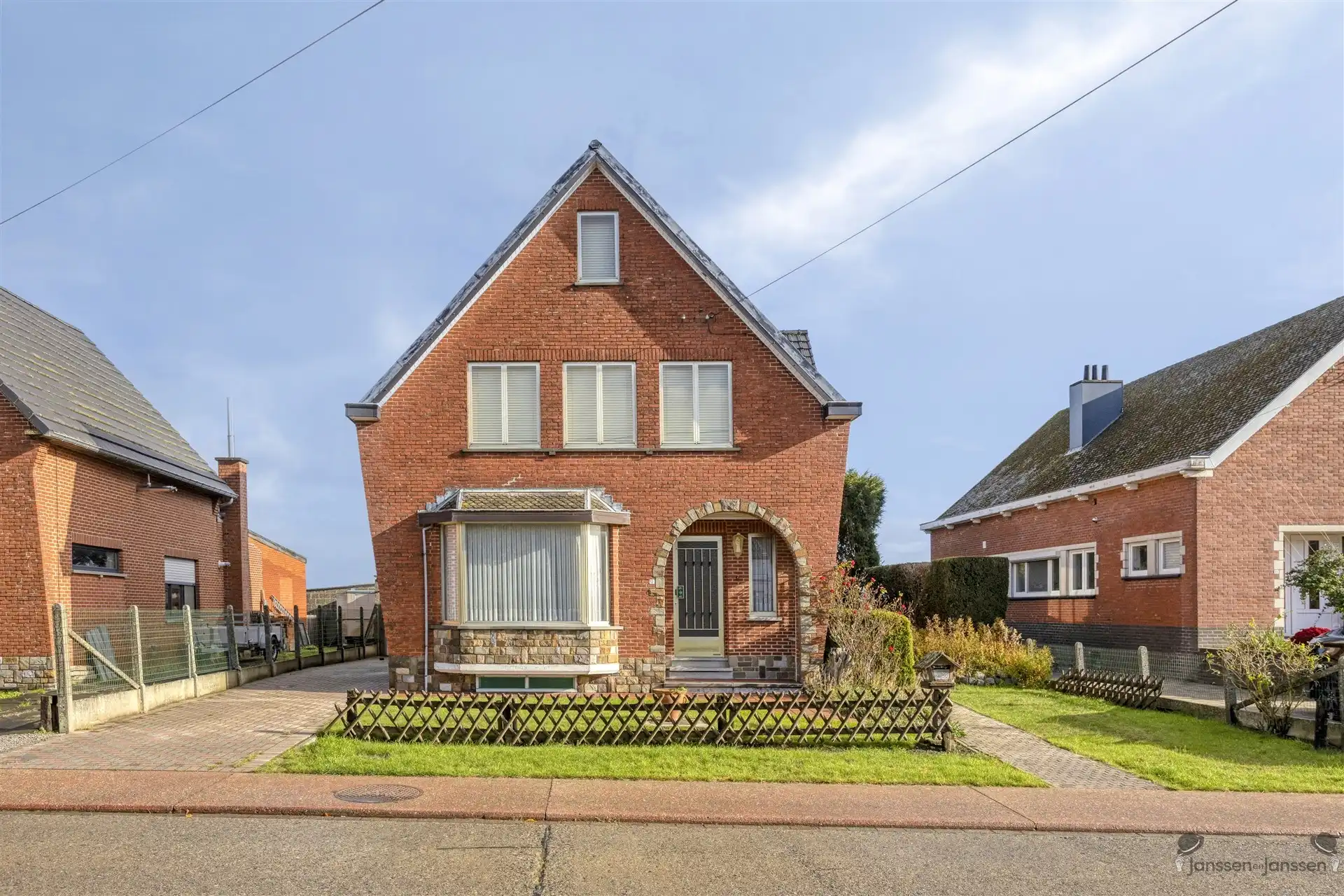 Hoofdfoto van de publicatie: Charmante open bebouwing met prachtig uitzicht op de achtergelegen velden